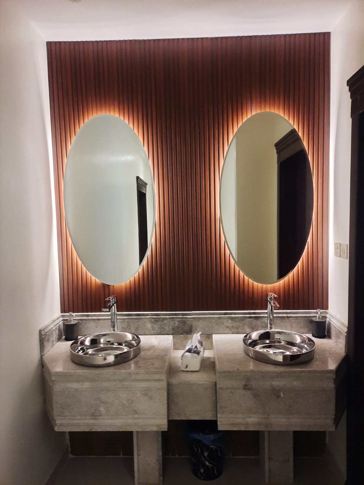 ديكور مكتب تجاري